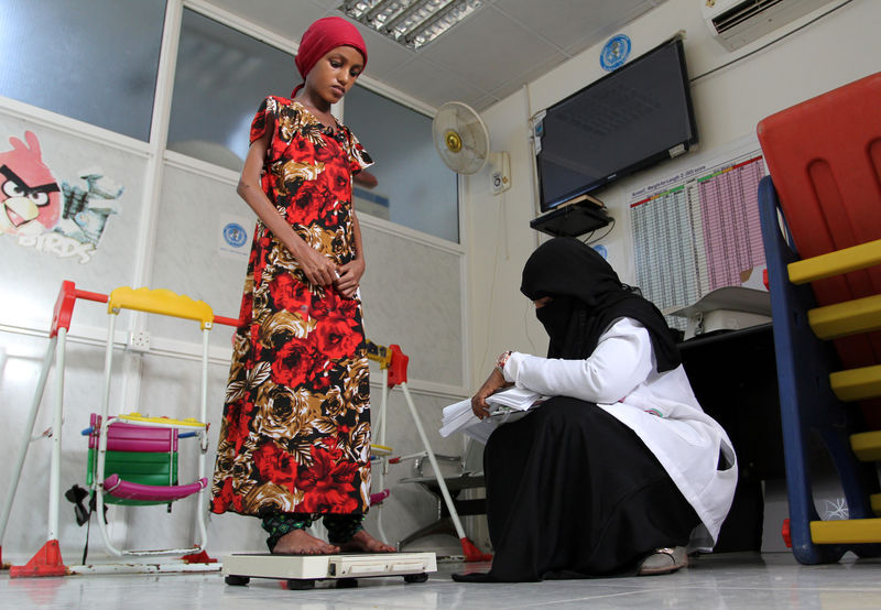  لقاء آخر بعد عام .. سعيدة بغيلي تتعافي من سوء التغذية الحاد في اليمن